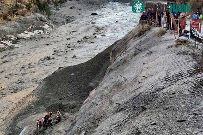 Sông băng Himalaya vỡ “như núi lửa phun trào” ảnh 1