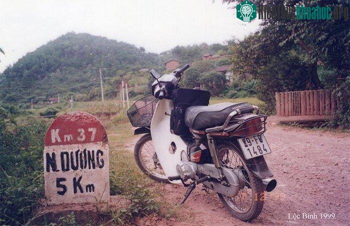 Đường vào Lộc Bình khá khó khăn.