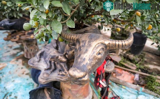 Đến những bình lớn được gia công tinh xảo có giá từ 6-7 triệu đồng/bình
