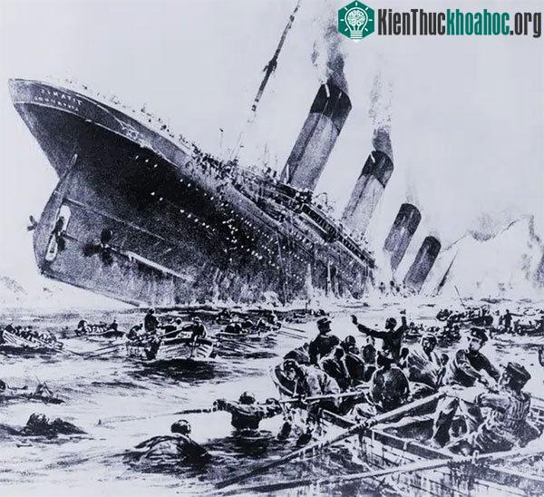 Violet đã ở trên con tàu Titanic huyền thoại.