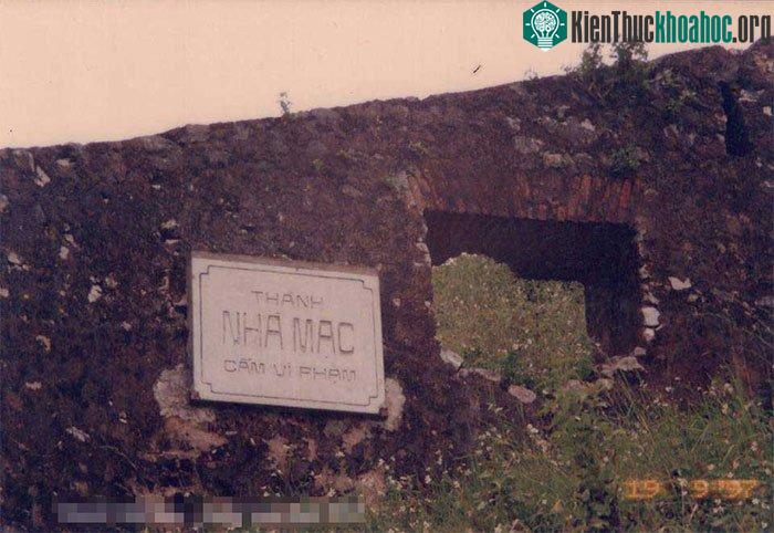 Di tích Thành Nhà Mạc ở thị xã Lạng Sơn trong ảnh chụp ngày 19/9/1997.