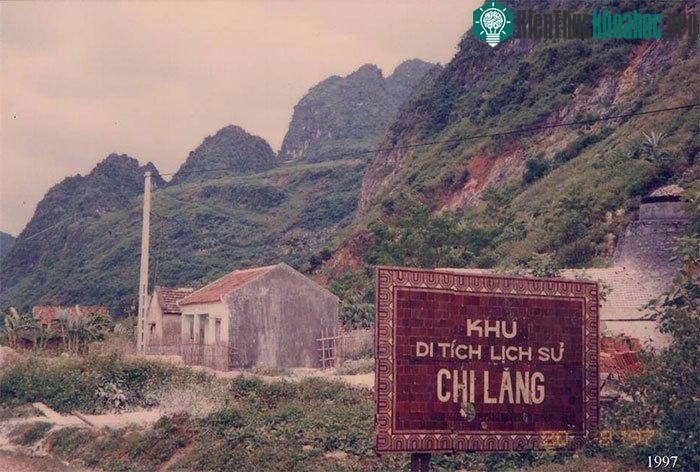 Tấm bia ghi Khu di tích Lịch sử Chi Lăng.