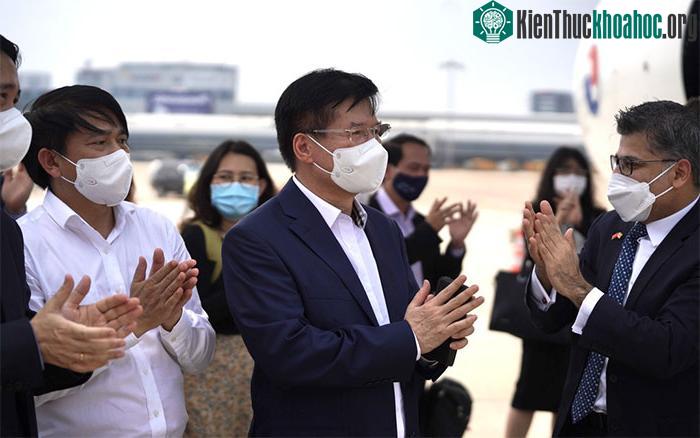 Hình ảnh lô vaccine Covid-19 đầu tiên ở Việt Nam ảnh 4