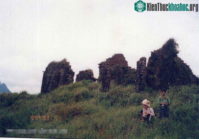 Đỉnh Mẫu Sơn, một điểm du lịch nổi tiếng của xứ Lạng, năm 1999.