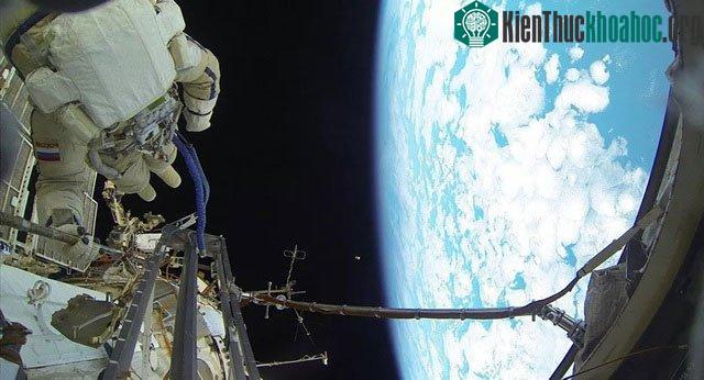 Tuổi chết trung bình của phi hành gia là 64,4 tuổi.