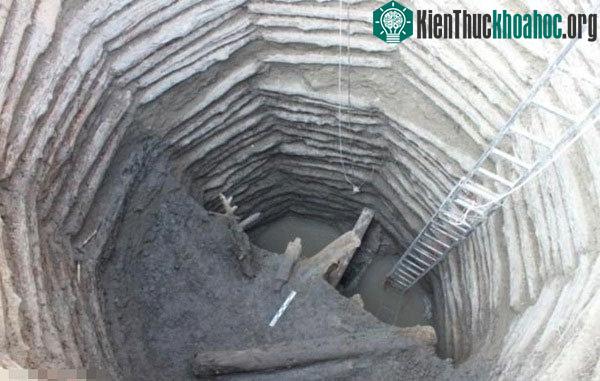 Giếng cổ này được xác nhận là giếng cổ lớn nhất và được bảo tồn nguyên vẹn nhất.&nbsp;