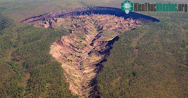Miệng hố Batagai ở Siberia