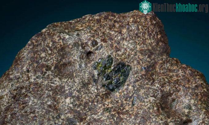 Đá magma vũ trụ cổ xưa nhất từng rơi xuống Trái đất ảnh 0