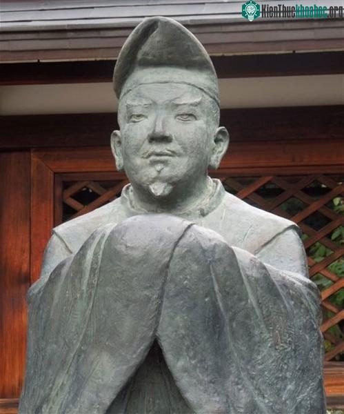 Pháp sư Abe no Seimei.