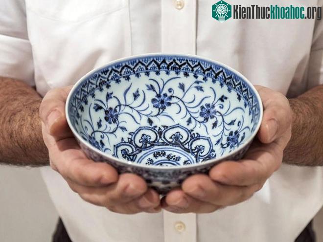 Bát hoa sen có nguồn gốc từ triều vua Minh Thành Tổ vừa được bán với giá 721.800 USD.