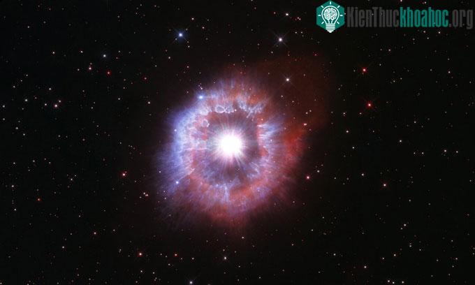 Sao AG Carinae trong ảnh chụp của kính viễn vọng không gian Hubble.
