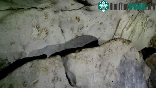 Những dấu tay liên quan đến một nghi lễ trưởng thành bí ẩn của người Maya cổ đại.