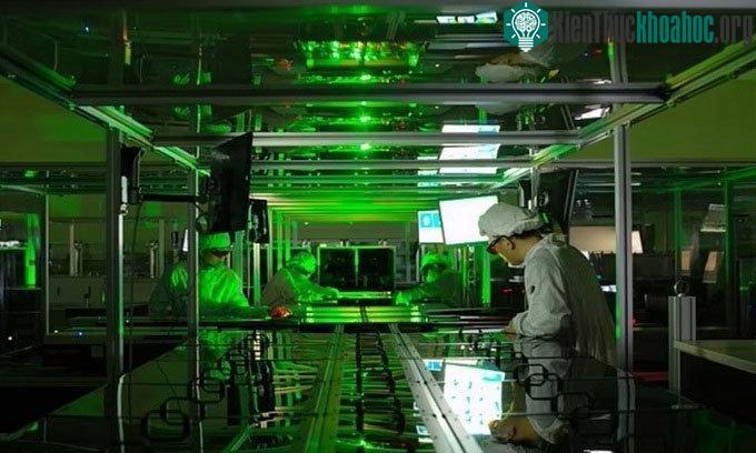 Những xung cường độ cao được tạo ra từ hệ thống laser petawatt.