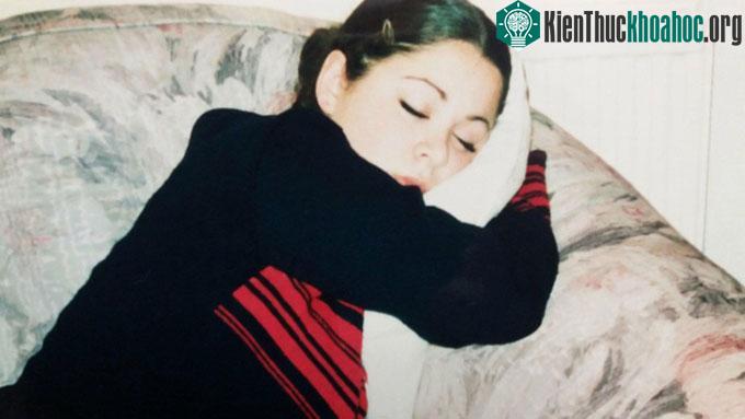 Kristy Brown ngất xỉu mỗi khi xáo trộn cảm xúc.