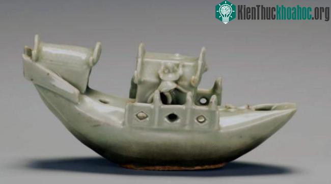 Cổ vật vô giá "Nghiễn tích hình con thuyền lò Long Tuyền Nam Tống".