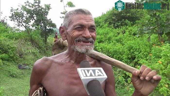 Ông Bhuiyan được mọi người đặt biệt danh là "Canal Man” (người hùng đào kênh).