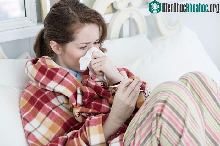 Ở giai đoạn đầu nhiễm HIV, bệnh nhân gặp phải các triệu chứng tương tự cúm