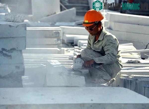 Làm việc trong môi trường ô nhiễm