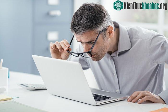 Nhìn màn hình thường xuyên khiến vỏ não của chúng ta sẽ mỏng hơn khi chúng ta trưởng thành.&nbsp;