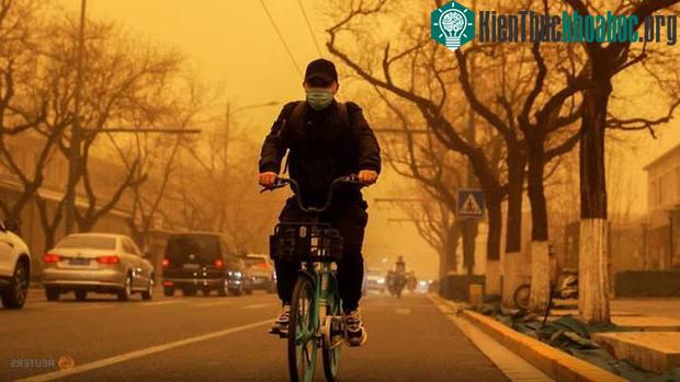 "Cuồng phong" mạnh nhất thập kỷ đổ bộ, cả Bắc Kinh chìm trong màu nâu nhạt ảnh 1