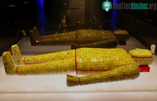 Bộ đồ tùy táng bằng ngọc của Tĩnh vương Lưu Thắng (Trung Sơn vương).