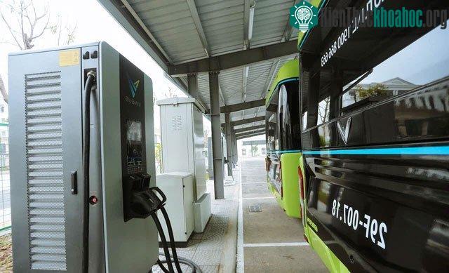 Sạc đầy pin chỉ trong 2 tiếng và đi được tối đa 260km