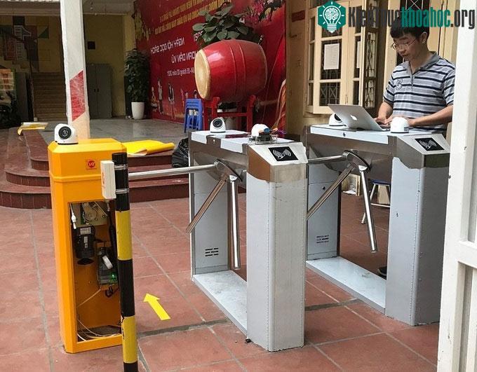Hệ thống AI kiểm soát ra vào được lắp tại trường Tiểu học Chương Dương