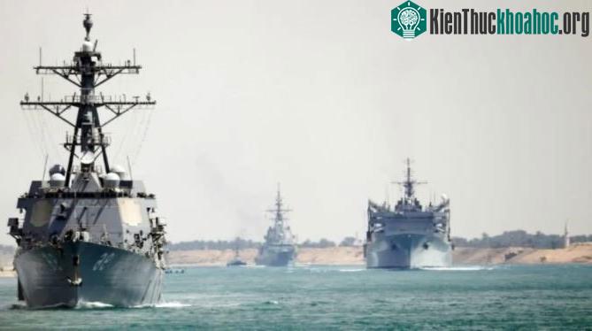 Nhóm tàu sân bay USS Abraham Lincoln của Hải quân Mỹ đi qua kênh đào Suez