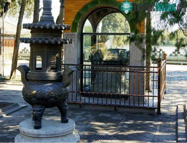 Báu vật ngọc bích quý giá từng làm hũ đựng dưa muối trong chùa suốt 300 năm.
