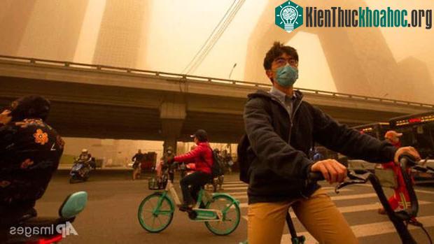 "Cuồng phong" mạnh nhất thập kỷ đổ bộ, cả Bắc Kinh chìm trong màu nâu nhạt ảnh 2