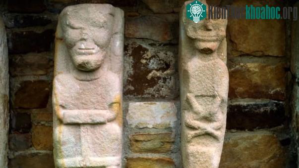 Câu chuyện đằng sau những bức tượng khỏa thân ở Ireland ảnh 2