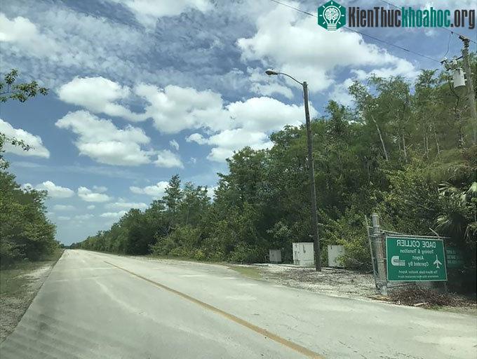 Everglades Jetport giờ thuộc sự quản lí của Cục hàng không Miami Dade.