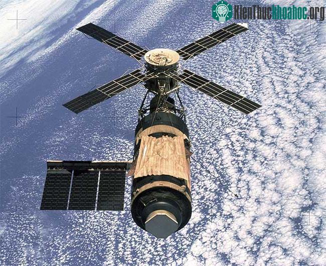 Trạm vũ trụ Skylab do lượt phi hành đoàn cuối cùng chụp ảnh trước khi vỡ vụn vào ngày 11/7/1979.