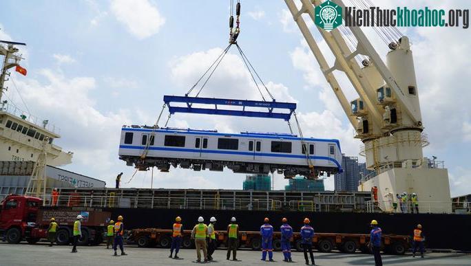 Toàn cảnh "hoành tráng" đưa tàu metro lên xe siêu trường, siêu trọng ảnh 3