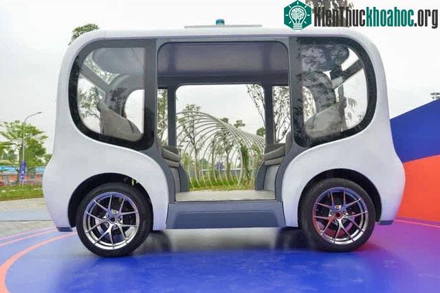 Không gian nội thất trong xe khá rộng rãi.