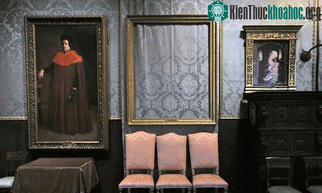 Đây là vụ trộm kéo dài 90 phút nhàn nhã nhưng không ai phát hiện.