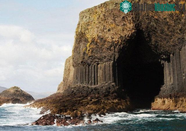 Điểm cuối của ghềnh đá GIant's Causeway.