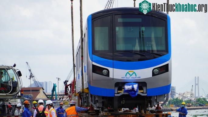 Toàn cảnh "hoành tráng" đưa tàu metro lên xe siêu trường, siêu trọng ảnh 4