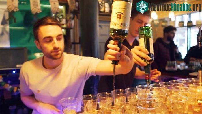 Hằng năm, vẫn có những cuộc thi dành cho các Bartender để họ thể hiện tài năng.