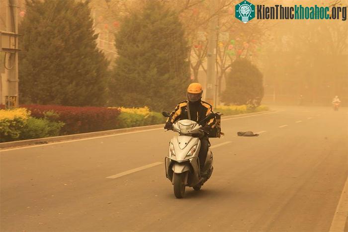Bão cát "nuốt chửng" thị trấn ở Trung Quốc ảnh 5