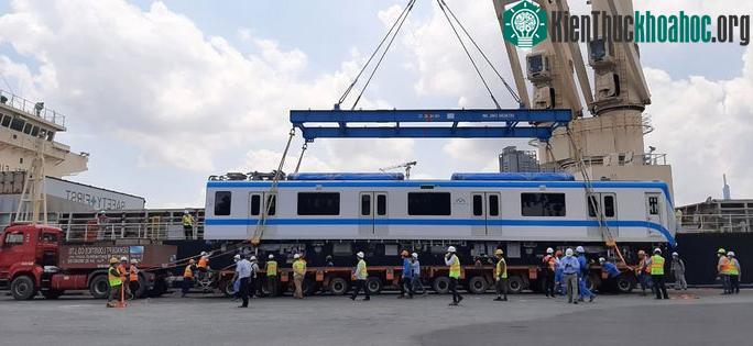 Toàn cảnh "hoành tráng" đưa tàu metro lên xe siêu trường, siêu trọng ảnh 5