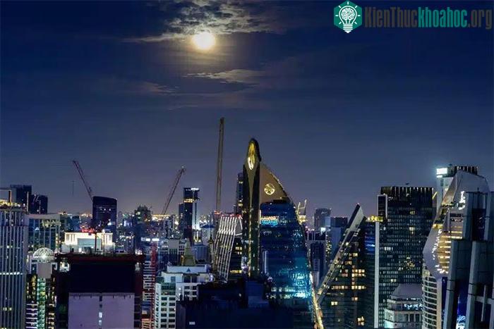 Không phải ai cũng có cơ hội nhìn thấy siêu trăng một cách rõ ràng.