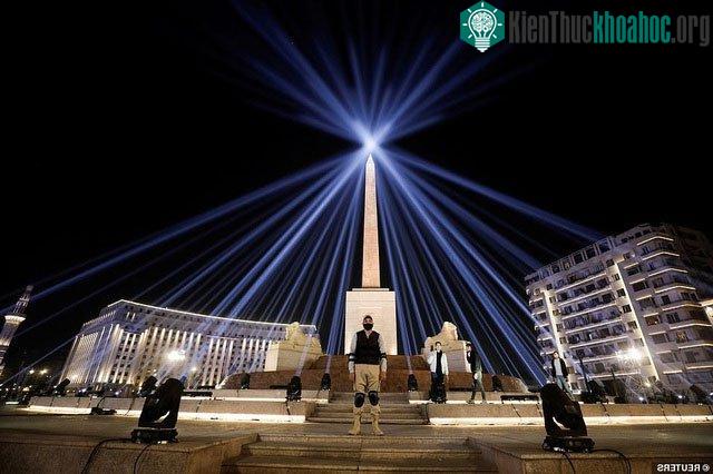 Khung cảnh rực rỡ và uy nghiêm tại quảng trường Tahrir.&nbsp;