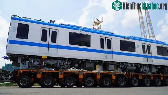 Theo đó, 3 toa tàu thuộc đoàn tàu số 2 sẽ về tới depot Long Bình rạng sáng mai.