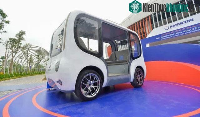 Xe điện tự hành Phinekaa có tính năng nhường đường, giảm tốc khi vào đường cua...
