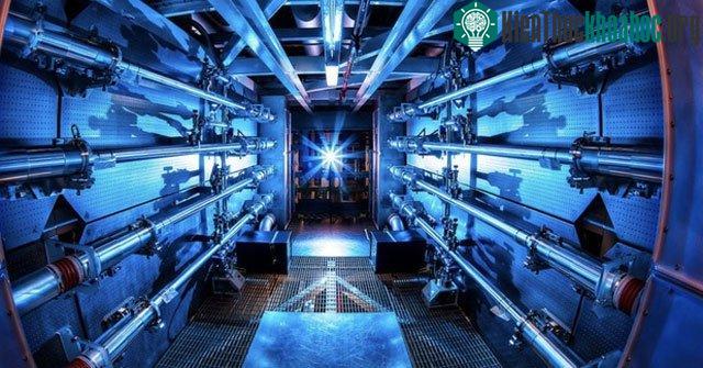Bên trong một thiết bị quang học tối tân