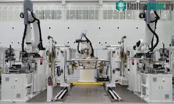 Dây chuyền sản xuất vệ tinh tại Vũ Hán