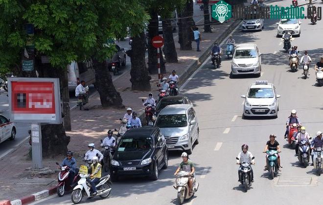 Khu vực Hà Nội, từ nay đến ngày 18/5 có mưa rào và dông, cục bộ có mưa vừa, mưa to.