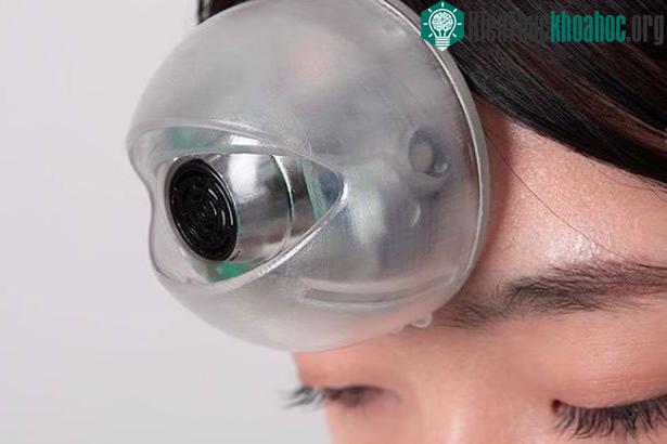 Thiết bị này sử dụng cảm biến siêu để nhận biết khoảng cách.
