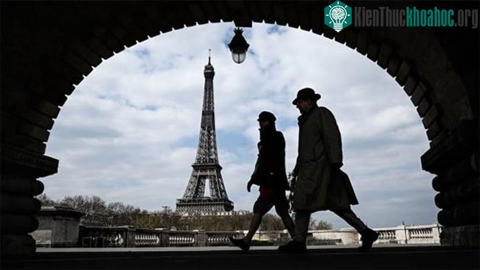 Chỉ sau 600 giờ học, bạn sẽ không gặp khó khăn gì khi dạo bước trên đường phố Paris.